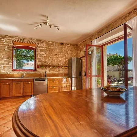 Bella Istria With Sea Views And Pool Kaštelir