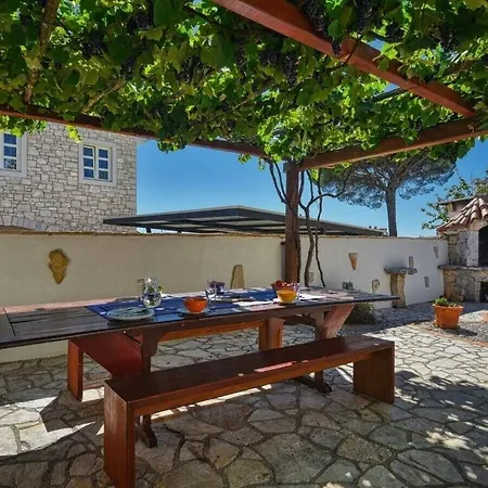 Hotel Bella Istria With Sea Views And Pool 4*