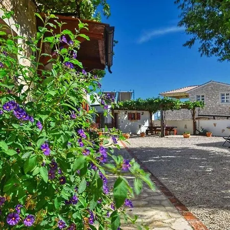 Hotel Bella Istria With Sea Views And Pool Kaštelir